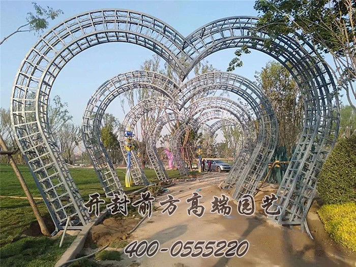 恒大旅游城心形拱門造型